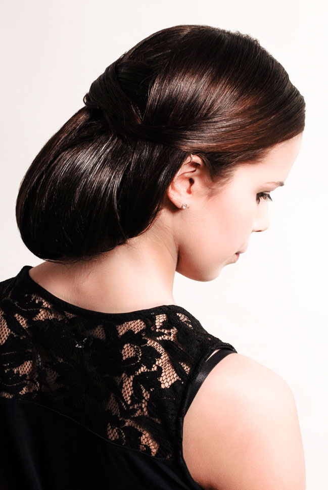 Beehive – Bienenkorb-Updo mit Toupier-Technik — Bild 4