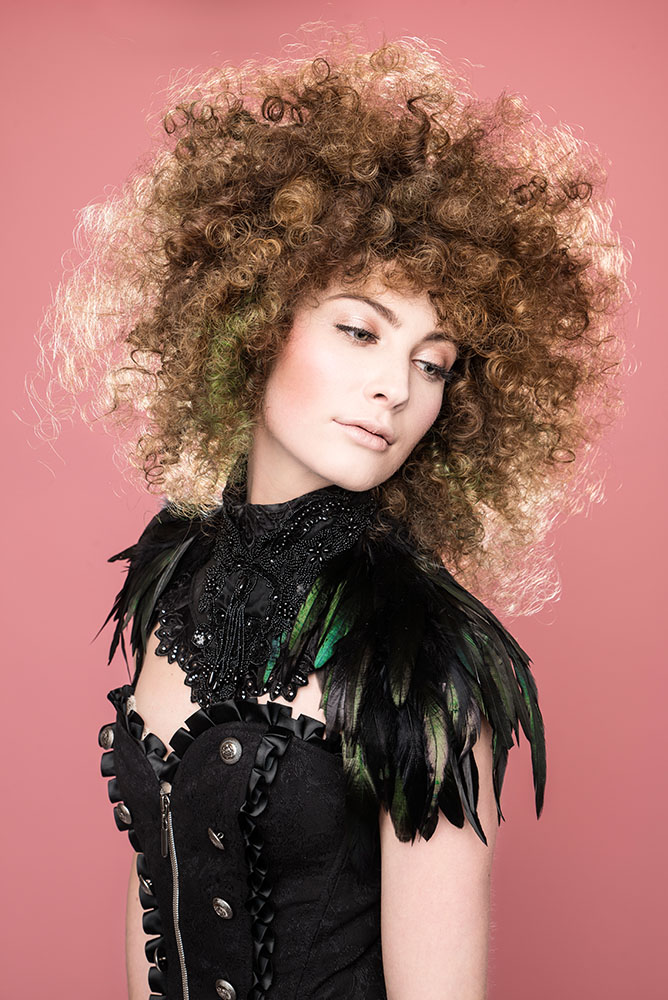 Locken-Styling mit Dauerwellenwicklern — Bild 2