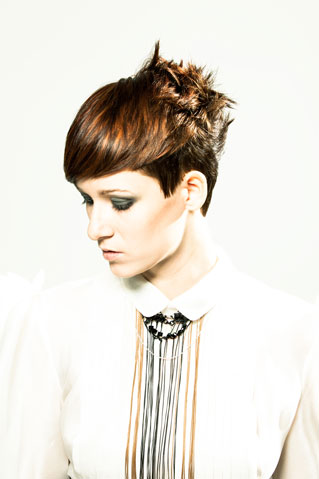 Shorty – Weicher Kurzschnitt mit Undercut, Point-Cut — Bild 2