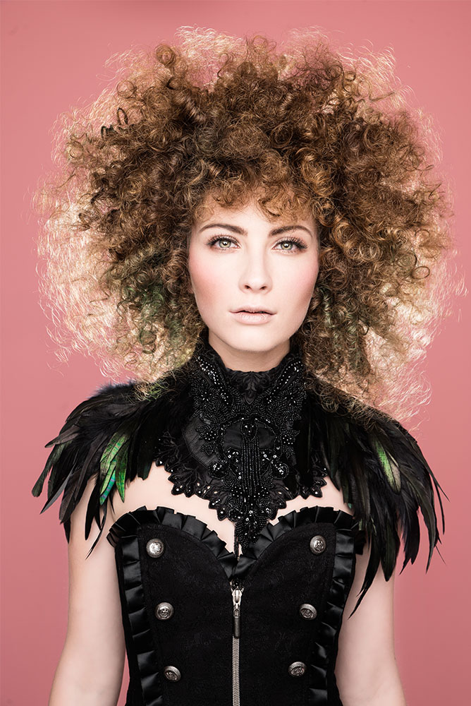 Locken-Styling mit Dauerwellenwicklern — Bild 1