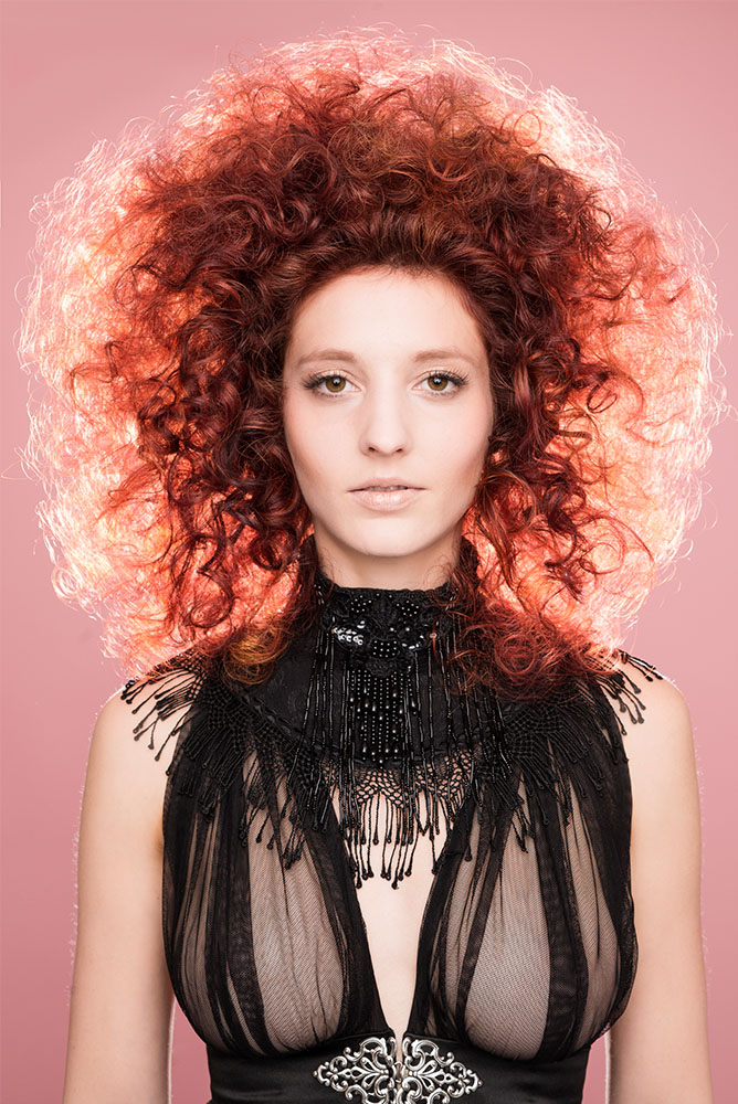 Kleine Locken eindrehen und stylen – Wickler — Bild 2