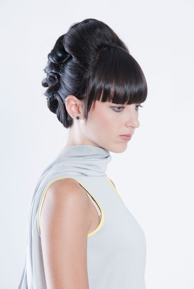 Updo mit gelegten Haarschleifen stecken — Bild 2