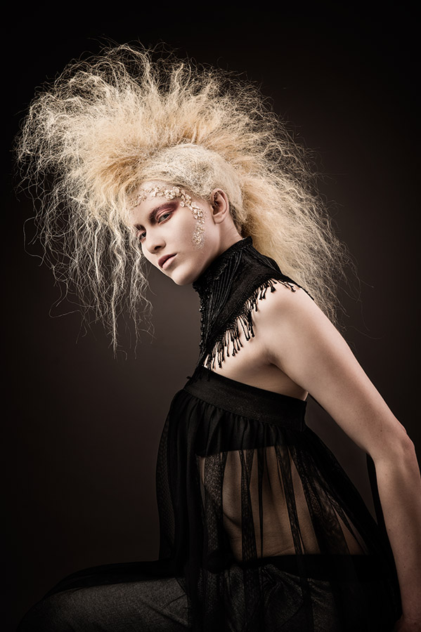 Gothic – Foto-Updo mit Haarteilen — Bild 2