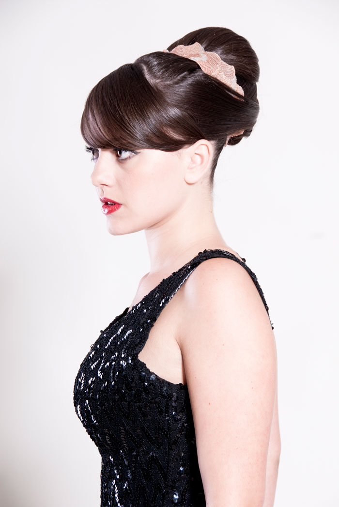 Tiffanie – Hochsteckfrisur im Hepburn-Stil — Bild 2