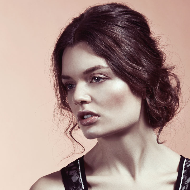 Verspielte Steckfrisur per Bubble-Methode – Updo — Bild 2