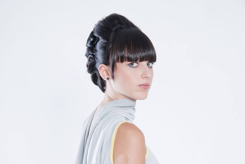 Updo mit gelegten Haarschleifen stecken — Bild 4