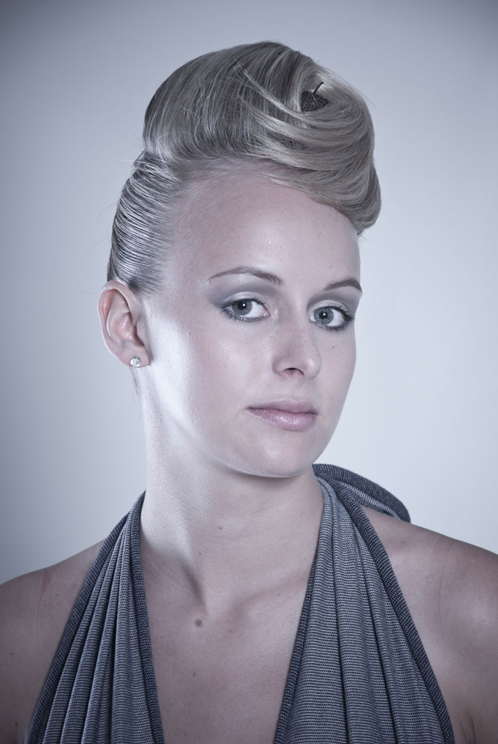 Avantgarde – Updo: Rolle aus hohem Ponytail — Bild 2