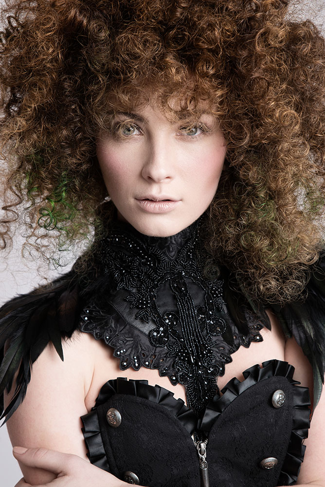 Locken-Styling mit Dauerwellenwicklern — Bild 3