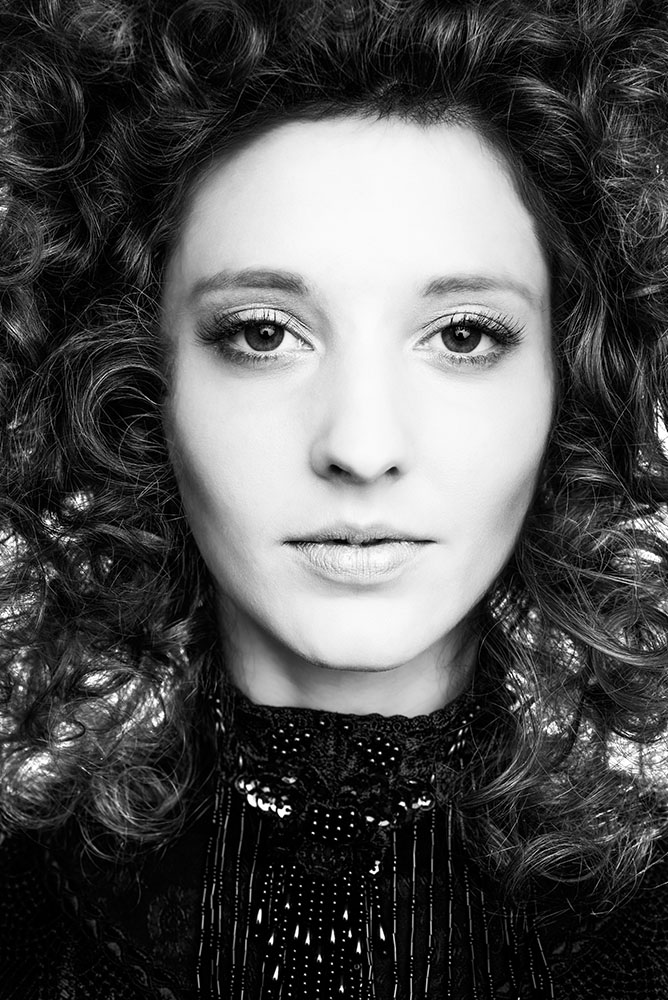 Kleine Locken eindrehen und stylen – Wickler — Bild 1