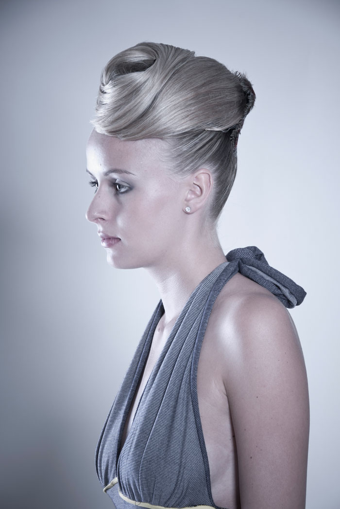Avantgarde – Updo: Rolle aus hohem Ponytail — Bild 3