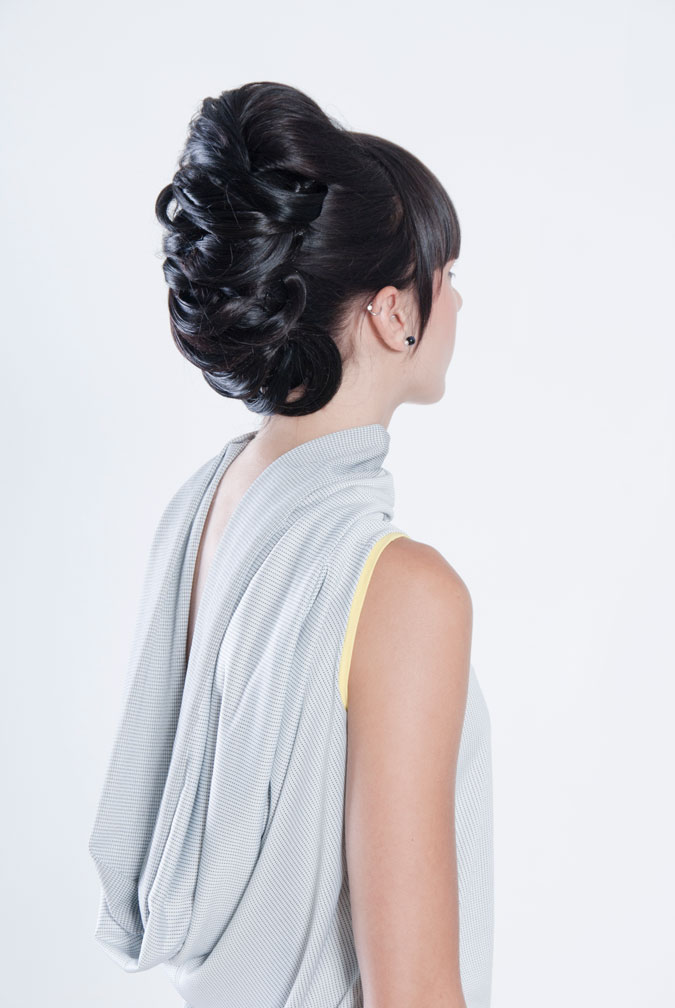 Updo mit gelegten Haarschleifen stecken — Bild 3