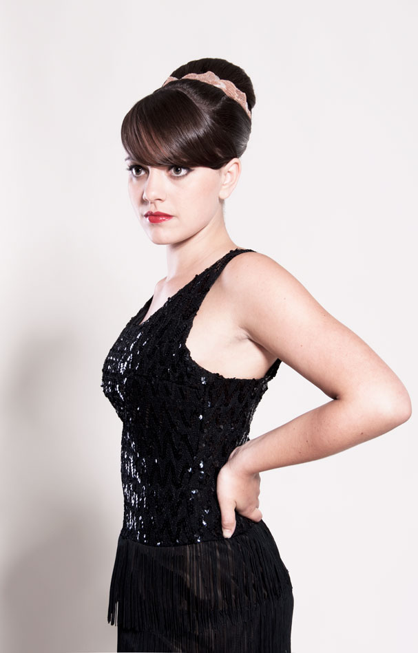 Tiffanie – Hochsteckfrisur im Hepburn-Stil — Bild 6