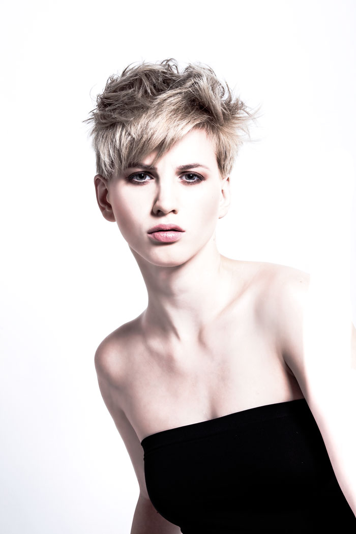 Fringy Chick – Kurzschnitt mit Undercut & vollem Pony — Bild 1