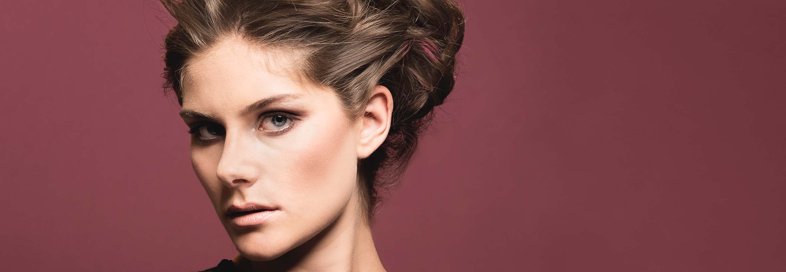 Geflochtene Locken mit Haarkreide stecken